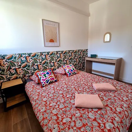 Apartment Spacieux T3, Charles Trenet